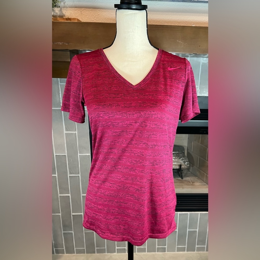 The Nike Tee Women's Dri-Fit Golf Tennis Cross Fit Gym T-shirt Sz Medium